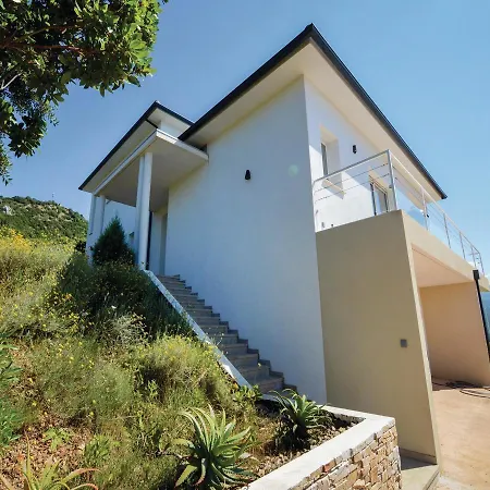 Four-bedroom Holiday In Oletta *