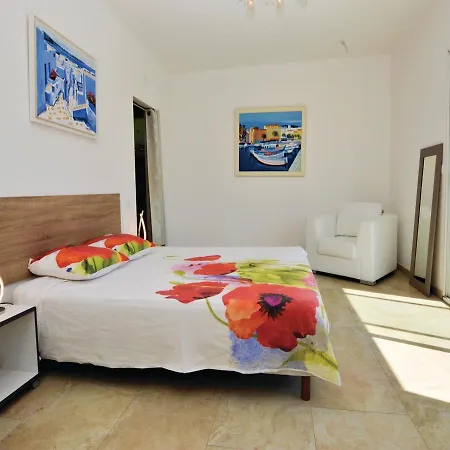 Four-bedroom Holiday In Oletta *