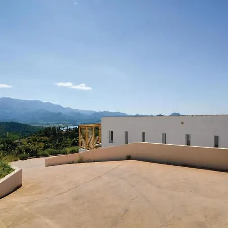 Four-bedroom Holiday In Oletta *
