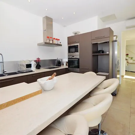 Four-bedroom Holiday In Oletta