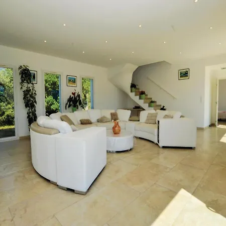 Four-bedroom Holiday In Oletta * Oletta (Corsica)